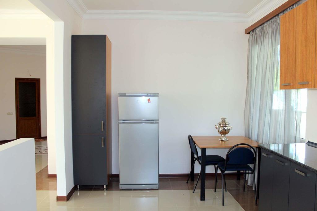 Family & Friends Guest House Dilisan Kültér fotó