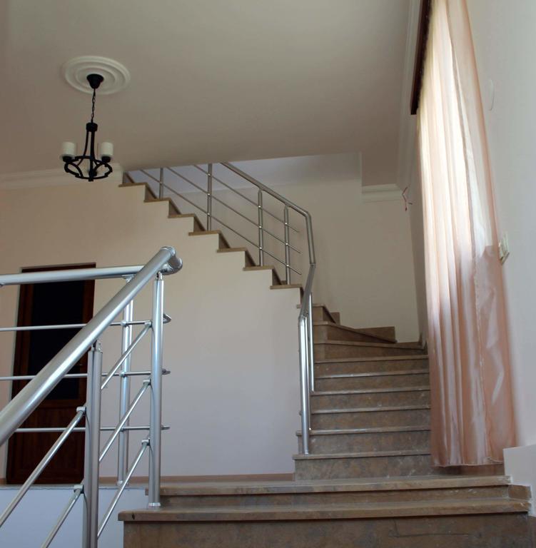 Family & Friends Guest House Dilisan Kültér fotó