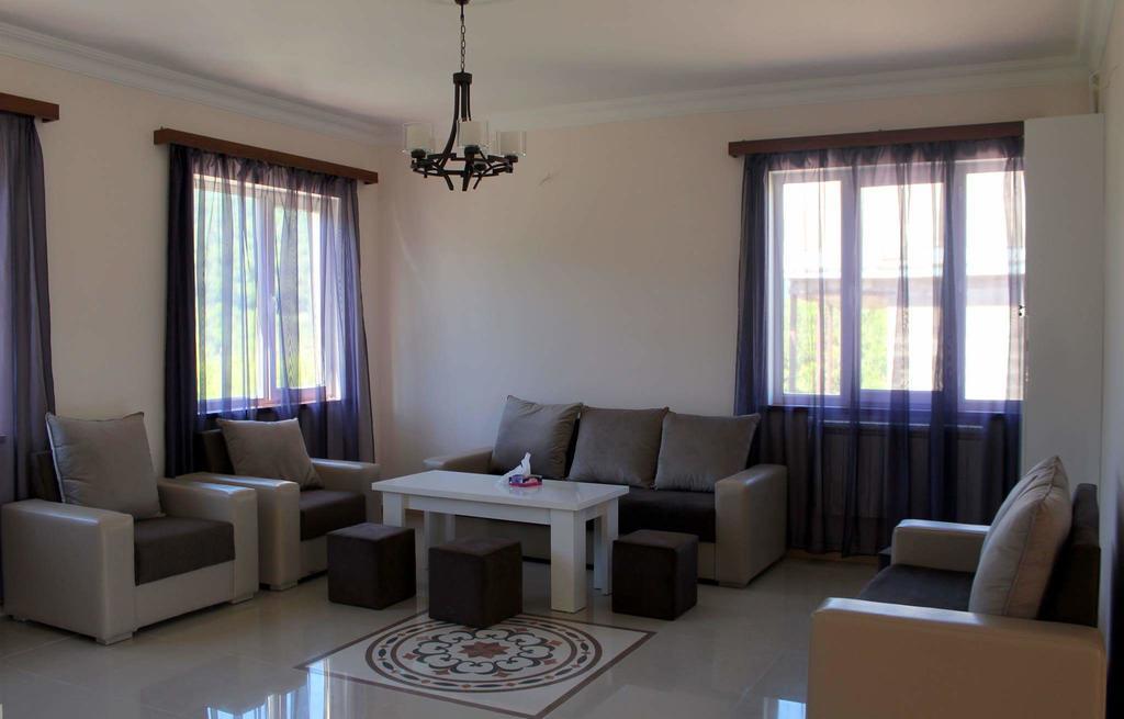 Family & Friends Guest House Dilisan Kültér fotó