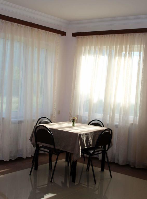 Family & Friends Guest House Dilisan Kültér fotó